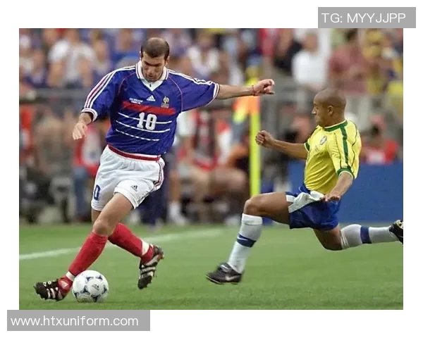 全网热议的足球明星推荐及他们的精彩表现分析